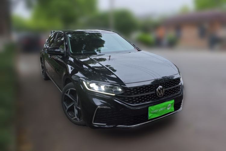Used Volkswagen Passat 2024 380TSI Starry Dragon Edition Front Right 45 Deg