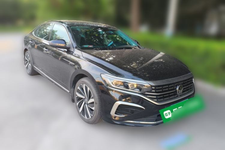 Used Volkswagen Passat 2024 380TSI Luxury Edition Front Right 45 Deg