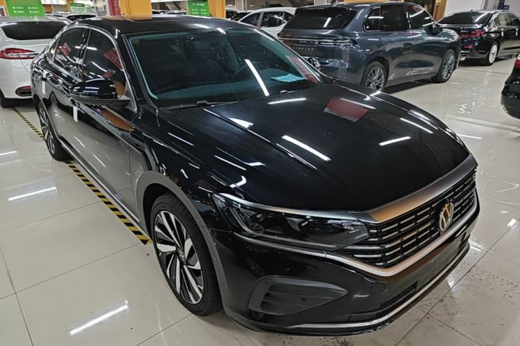 Used Volkswagen Passat 2024 380TSI Elite Edition Front Right 45 Deg