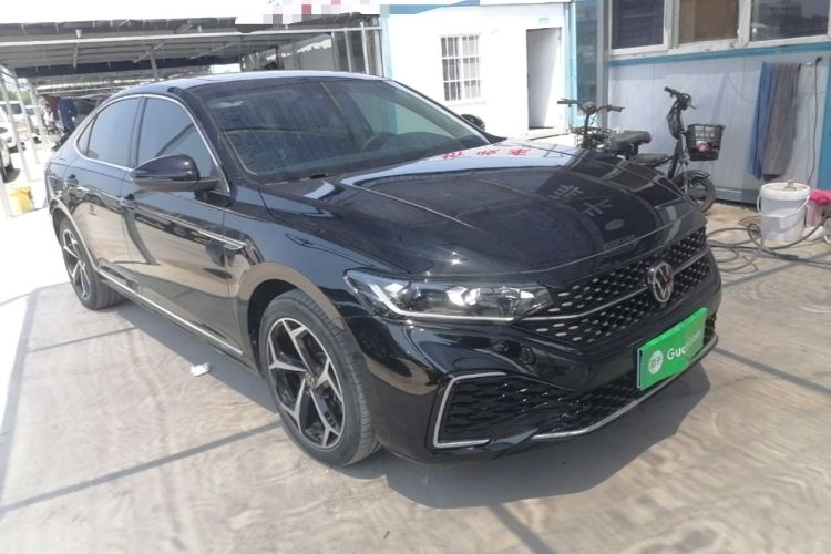 Used Volkswagen Passat 2024 330TSI Starry Elite Edition Front Right 45 Deg