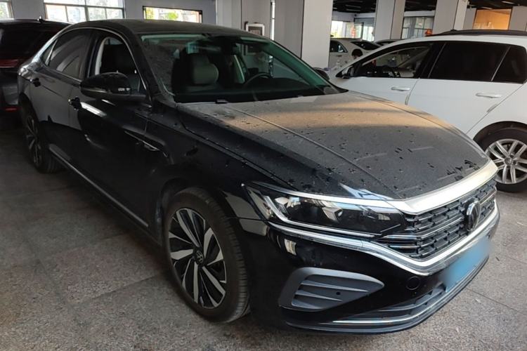 Used Volkswagen Passat 2024 330TSI Elite Edition Front Right 45 Deg