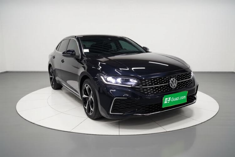 Used Volkswagen Passat 2024 380TSI Starry Dragon Edition Front Right 45 Deg