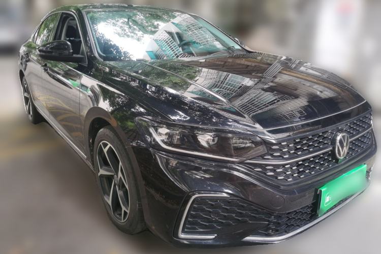 Used Volkswagen Passat 2024 380TSI Starry Dragon Edition Front Right 45 Deg