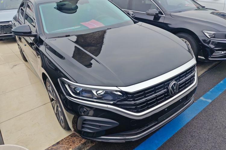 Used Volkswagen Passat 2024 380TSI Dragon Edition Front Right 45 Deg