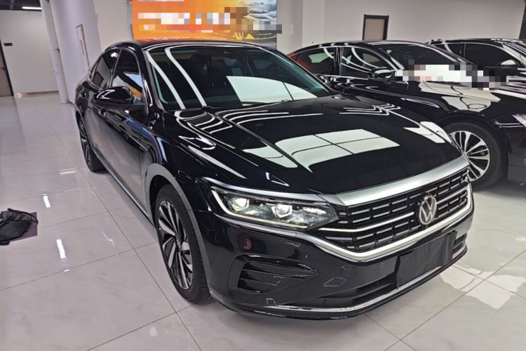 Used Volkswagen Passat 2024 380TSI Dragon Glory Edition Front Right 45 Deg