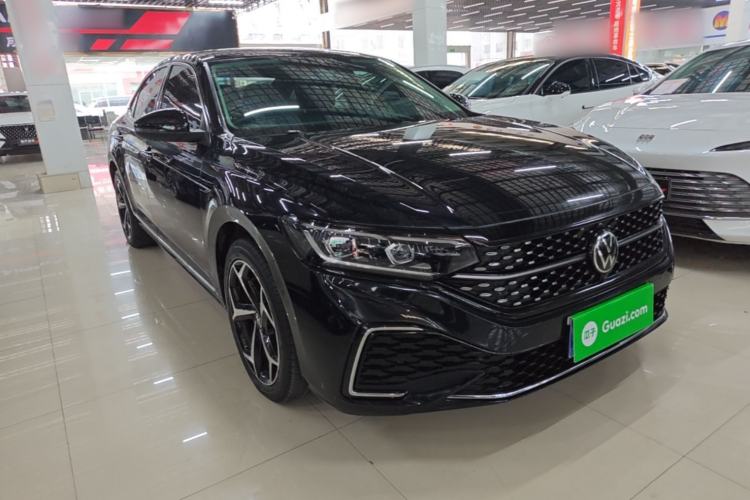 Used Volkswagen Passat 2024 380TSI Starry Luxury Edition Front Right 45 Deg