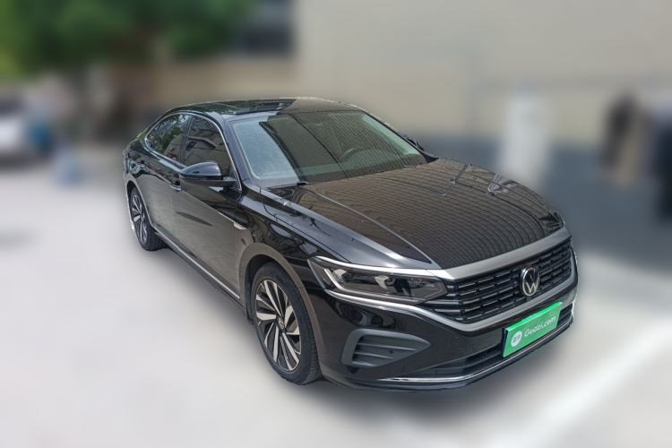 Used Volkswagen Passat 2024 330TSI Elite Edition Front Right 45 Deg