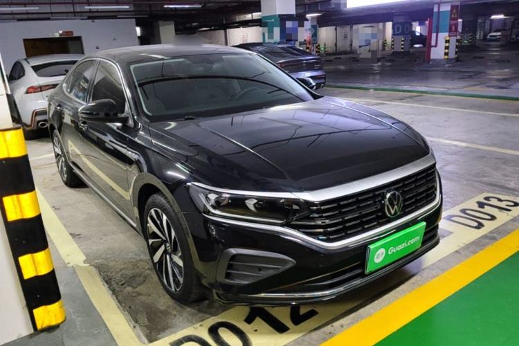 Used Volkswagen Passat 2024 380TSI Dragon Edition Front Right 45 Deg