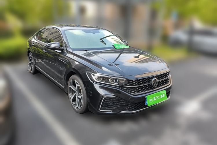 Used Volkswagen Passat 2024 380TSI Starry Luxury Edition Front Right 45 Deg