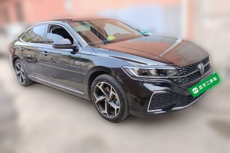Used Volkswagen Passat 2024 330TSI Starry Elite Edition Front Right 45 Deg