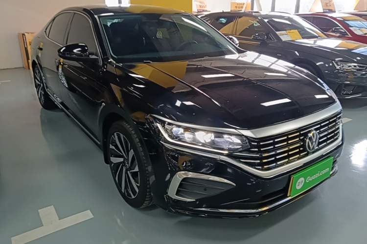 Used Volkswagen Passat 2024 330TSI Elite Edition Front Right 45 Deg