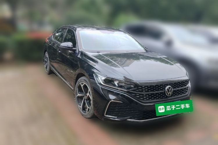 Used Volkswagen Passat 2024 380TSI Starry Elite Edition Front Right 45 Deg