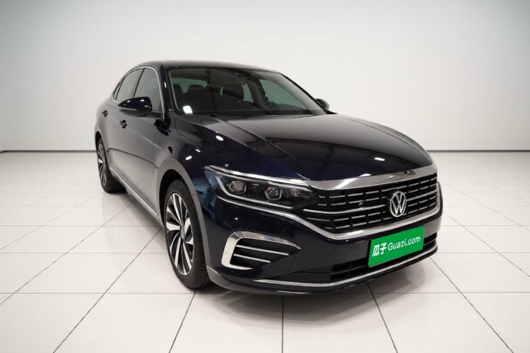 Used Volkswagen Passat 2024 380TSI Dragon Glory Edition Front Right 45 Deg