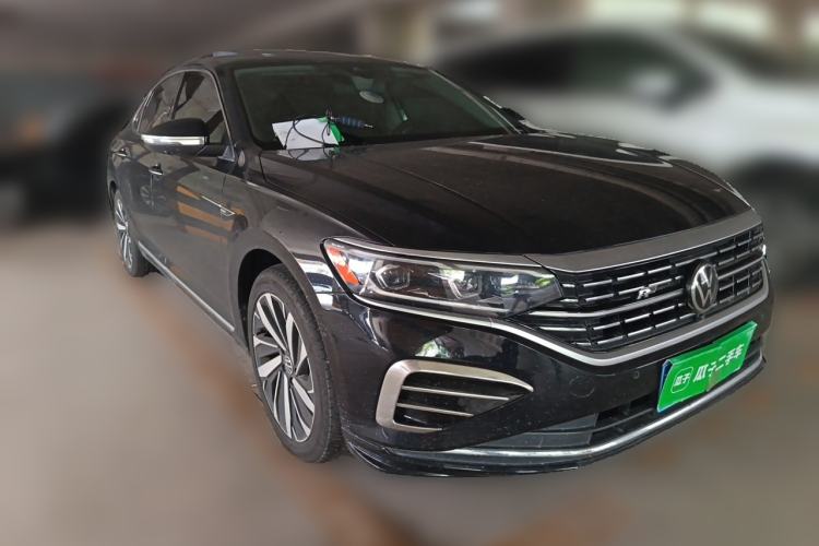 Used Volkswagen Passat 2024 380TSI Dragon Glory Edition Front Right 45 Deg