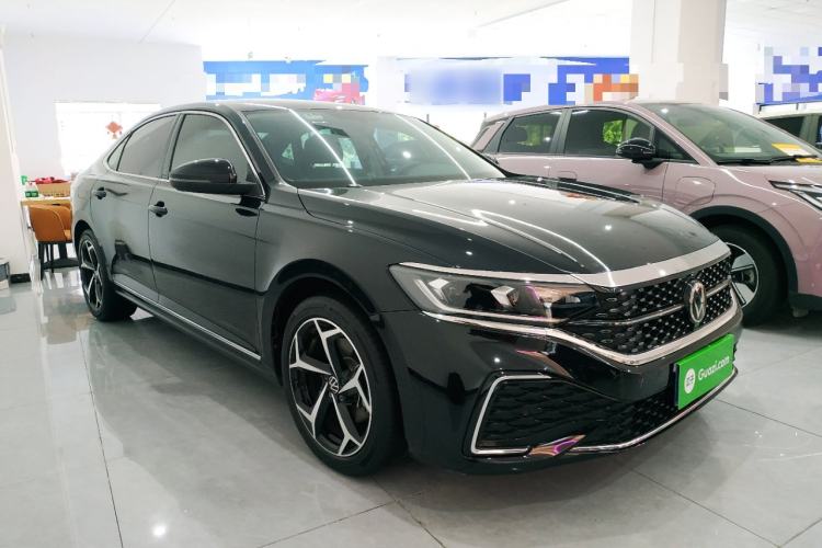 Used Volkswagen Passat 2024 380TSI Starry Dragon Edition Front Right 45 Deg