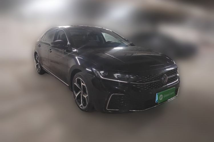 Used Volkswagen Passat 2024 380TSI Starry Dragon Edition Front Right 45 Deg