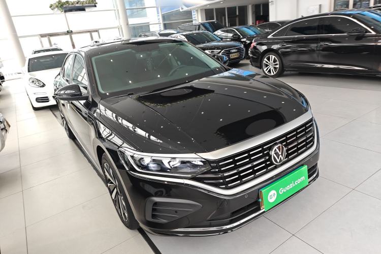Used Volkswagen Passat 2024 380TSI Dragon Edition Front Right 45 Deg