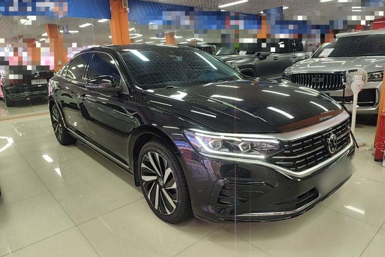Used Volkswagen Passat 2024 380TSI Luxury Edition Front Right 45 Deg