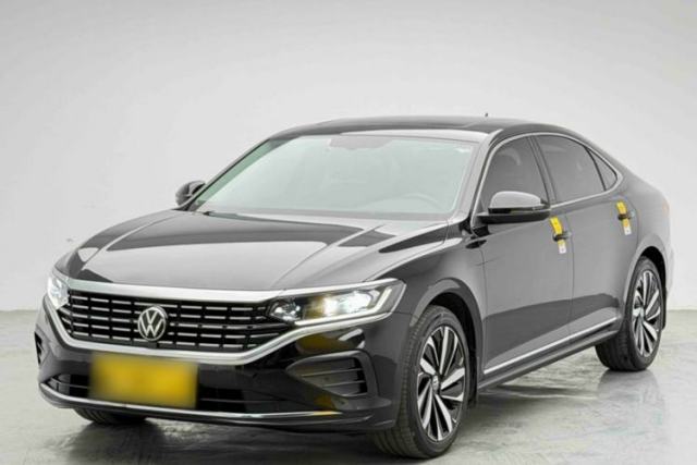 Ojetý Volkswagen Passat 2024 380TSI Elite Edition
