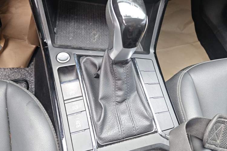 Used Volkswagen Passat 2024 280TSI Business Edition Gear Lever