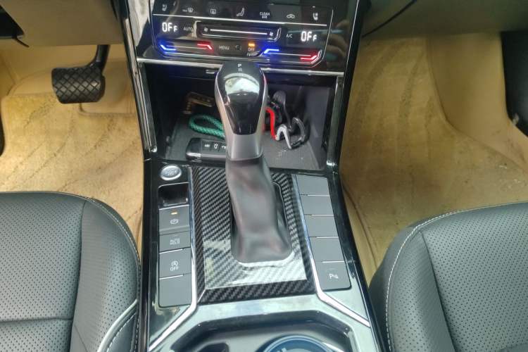 Used Volkswagen Passat 2024 380TSI Elite Edition Gear Lever