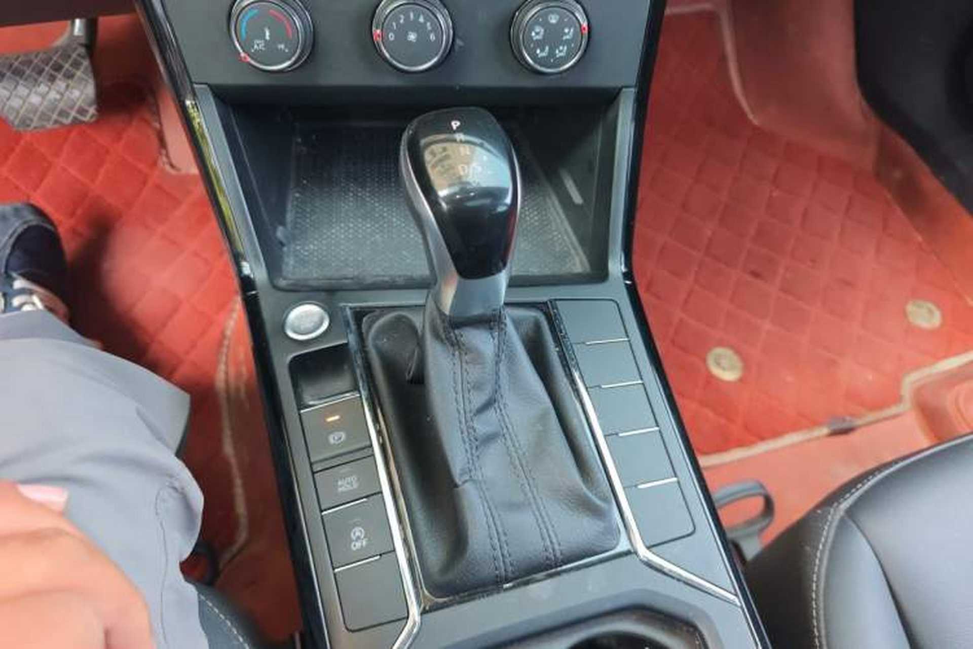 Used Volkswagen Passat 2024 280TSI Business Edition Gear Lever