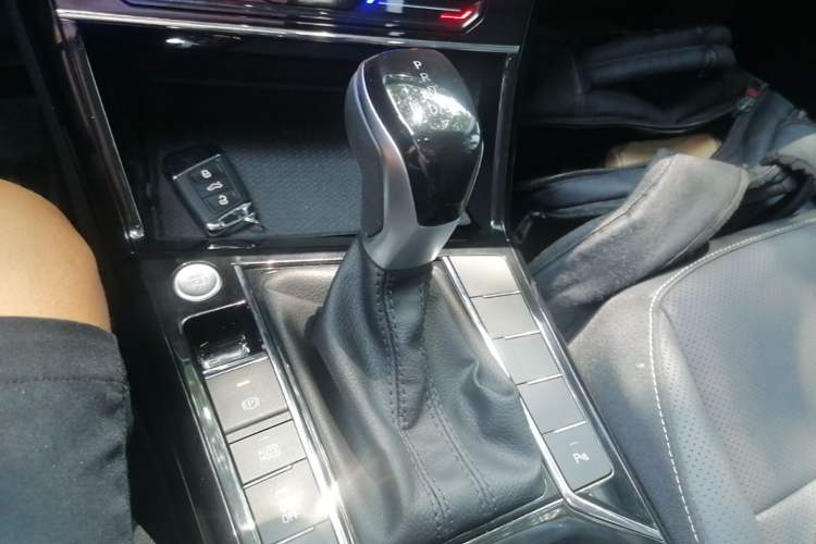 Used Volkswagen Passat 2024 280TSI Starry Elite Edition Gear Lever
