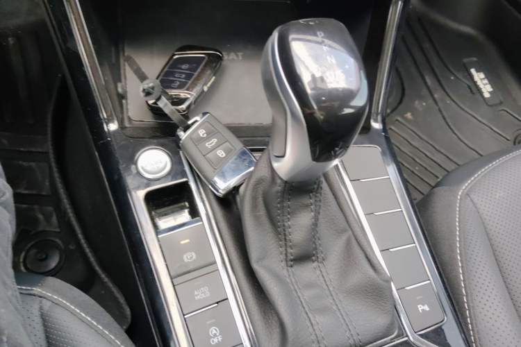 Used Volkswagen Passat 2024 380TSI Starry Dragon Edition Gear Lever