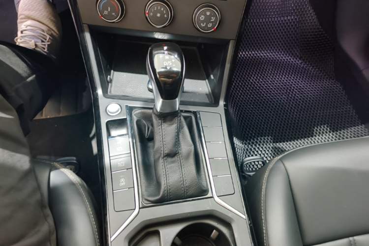 Used Volkswagen Passat 2024 280TSI Business Edition Gear Lever