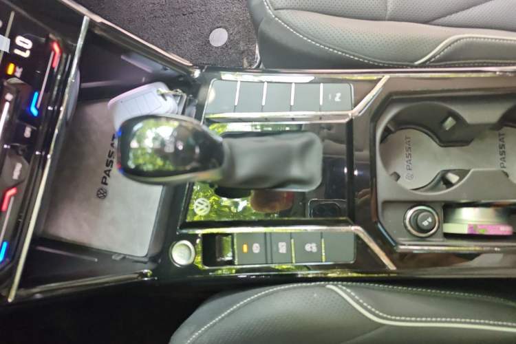 Used Volkswagen Passat 2024 380TSI Elite Edition Gear Lever