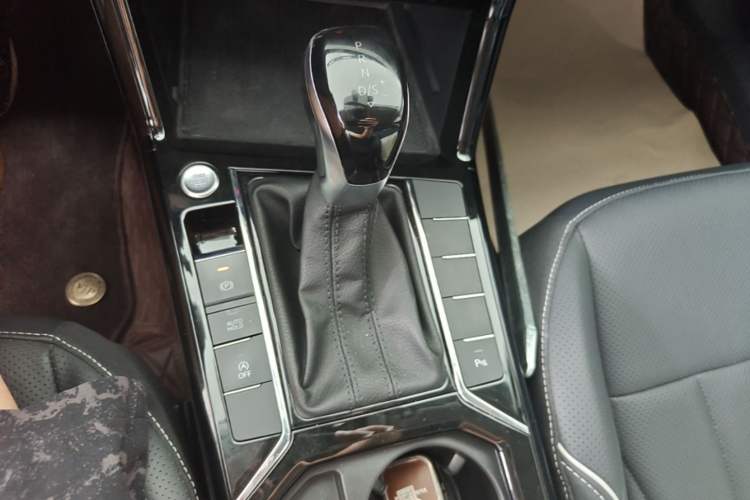 Used Volkswagen Passat 2024 380TSI Elite Edition Gear Lever