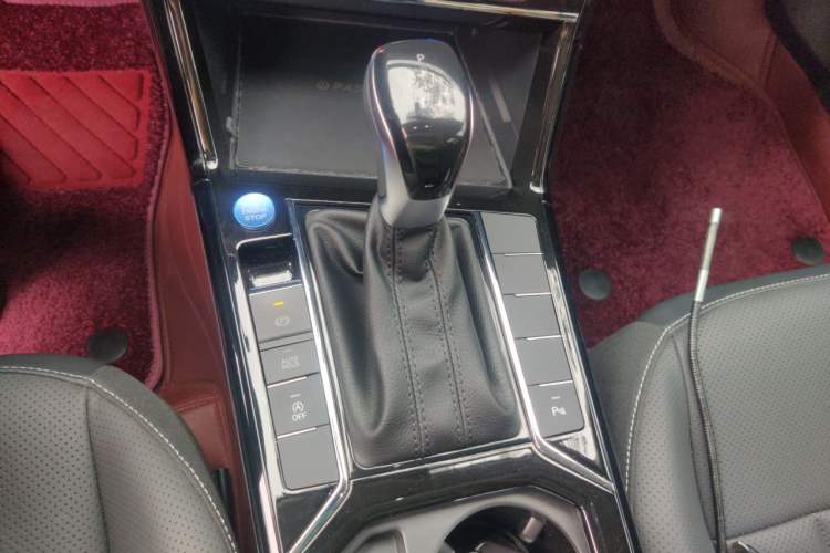 Used Volkswagen Passat 2024 330TSI Elite Edition Gear Lever