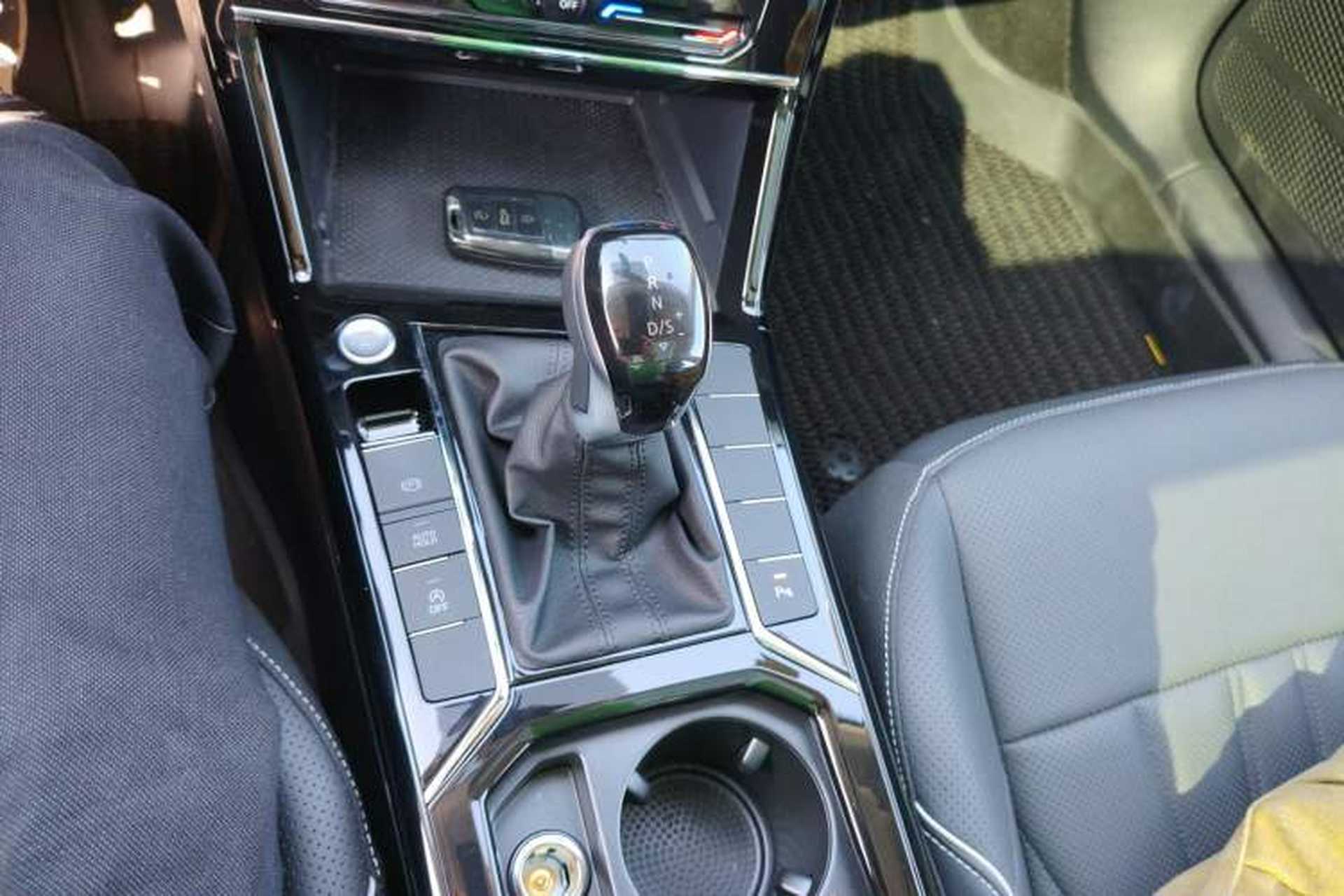 Used Volkswagen Passat 2024 380TSI Elite Edition Gear Lever