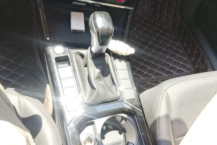 Used Volkswagen Passat 2024 380TSI Dragon Edition Gear Lever
