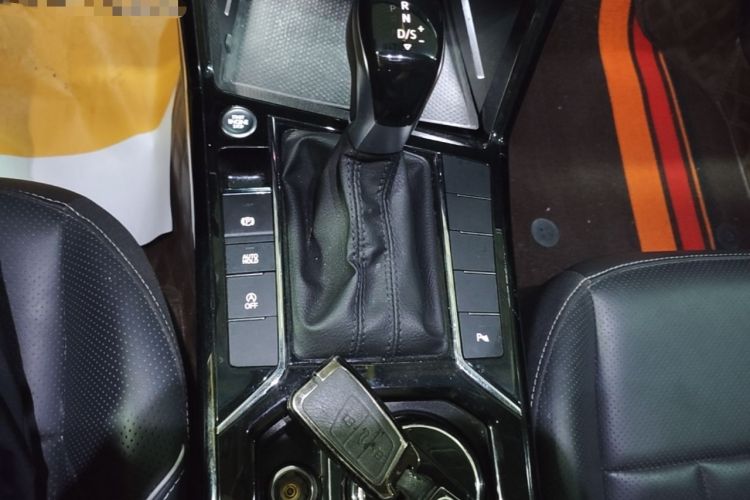 Used Volkswagen Passat 2024 330TSI Starry Elite Edition Gear Lever