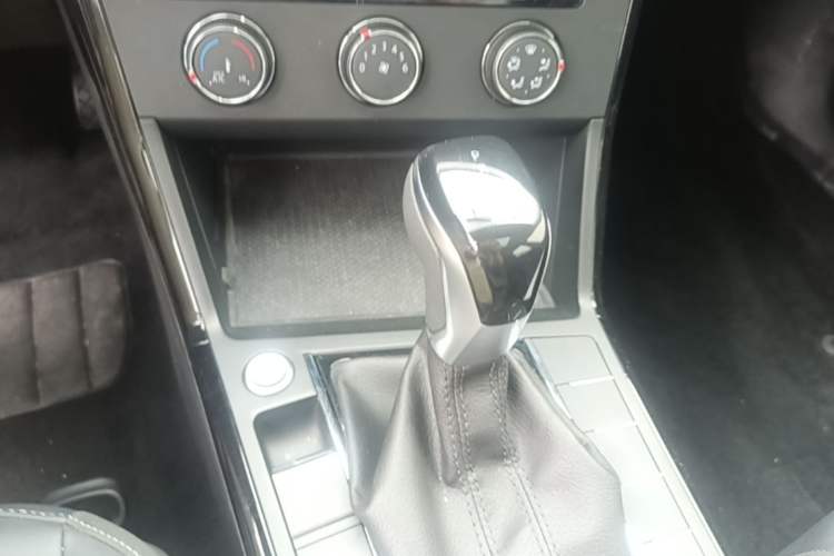 Used Volkswagen Passat 2024 280TSI Business Edition Gear Lever