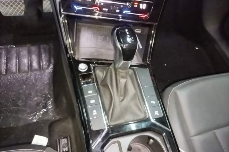 Used Volkswagen Passat 2024 380TSI Starry Luxury Edition Gear Lever