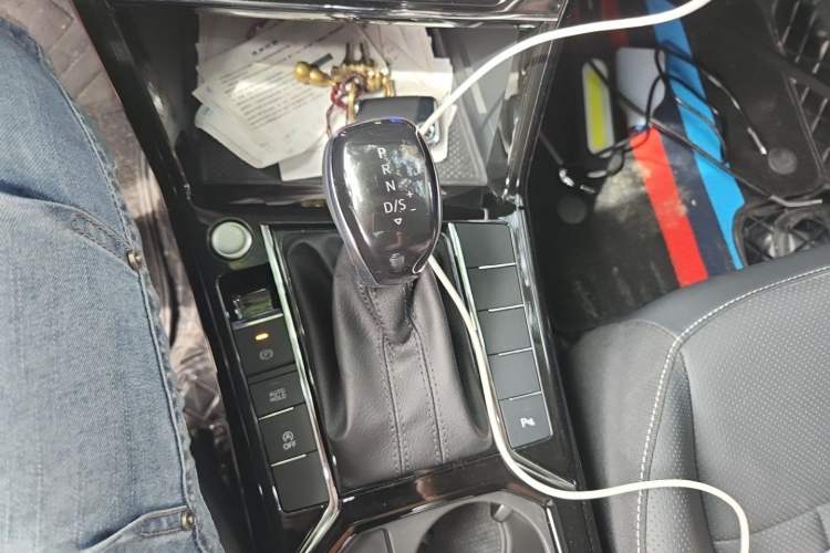 Used Volkswagen Passat 2024 330TSI Elite Edition Gear Lever