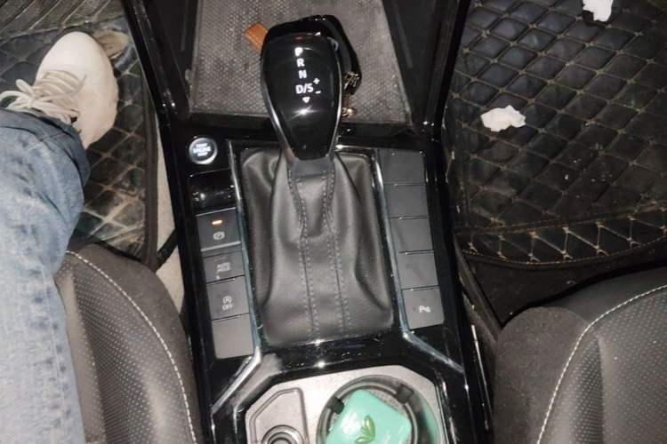 Used Volkswagen Passat 2024 330TSI Elite Edition Gear Lever