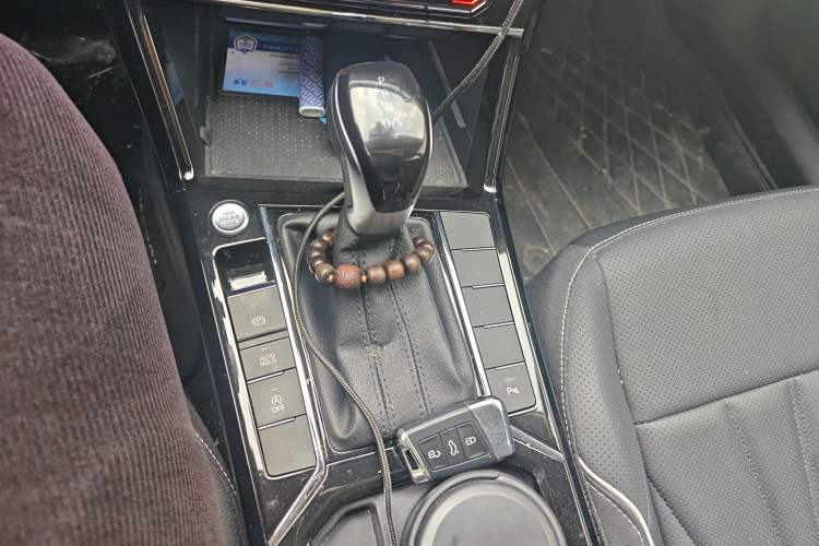 Used Volkswagen Passat 2024 330TSI Elite Edition Gear Lever