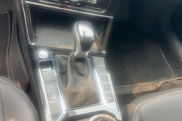 Used Volkswagen Passat 2024 380TSI Dragon Edition Gear Lever