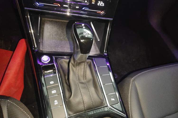 Used Volkswagen Passat 2024 330TSI Starry Elite Edition Gear Lever