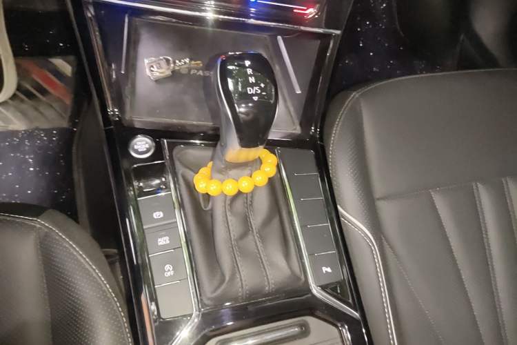 Used Volkswagen Passat 2024 280TSI Elite Edition Gear Lever