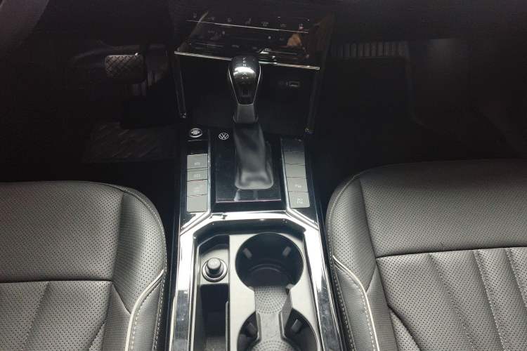 Used Volkswagen Passat 2024 380TSI Dragon Glory Edition Gear Lever