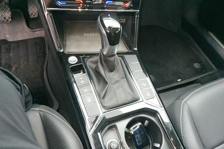 Used Volkswagen Passat 2024 380TSI Starry Luxury Edition Gear Lever