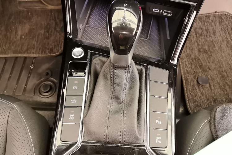 Used Volkswagen Passat 2024 380TSI Dragon Glory Edition Gear Lever