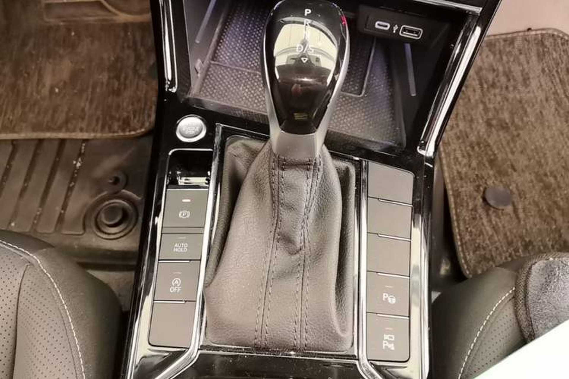 Used Volkswagen Passat 2024 380TSI Dragon Glory Edition Gear Lever