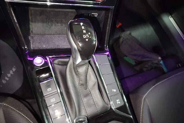 Used Volkswagen Passat 2024 380TSI Starry Dragon Edition Gear Lever