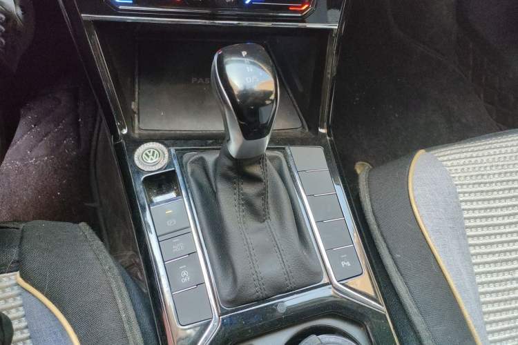 Used Volkswagen Passat 2024 380TSI Starry Dragon Edition Gear Lever