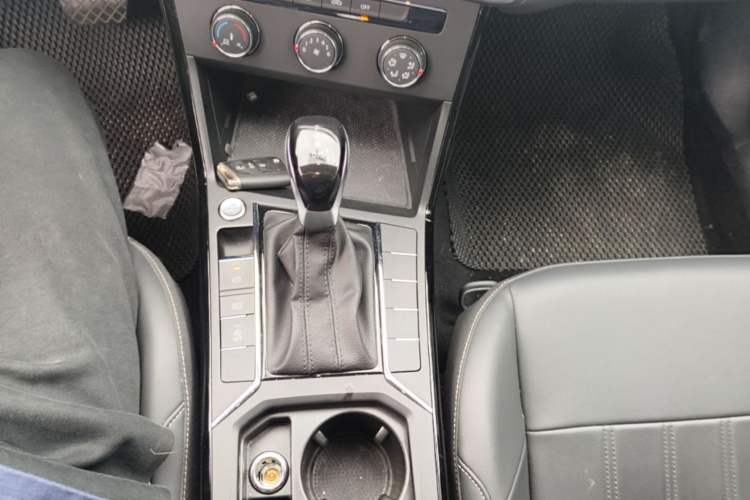 Used Volkswagen Passat 2024 280TSI Business Edition Gear Lever